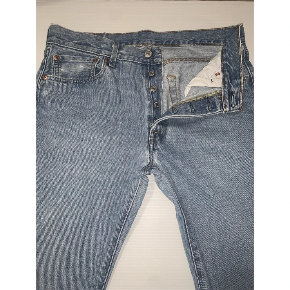 Levi's Men's 501 33x30 Original Straight Fit Jeans Blue Button Fly Medium Wash